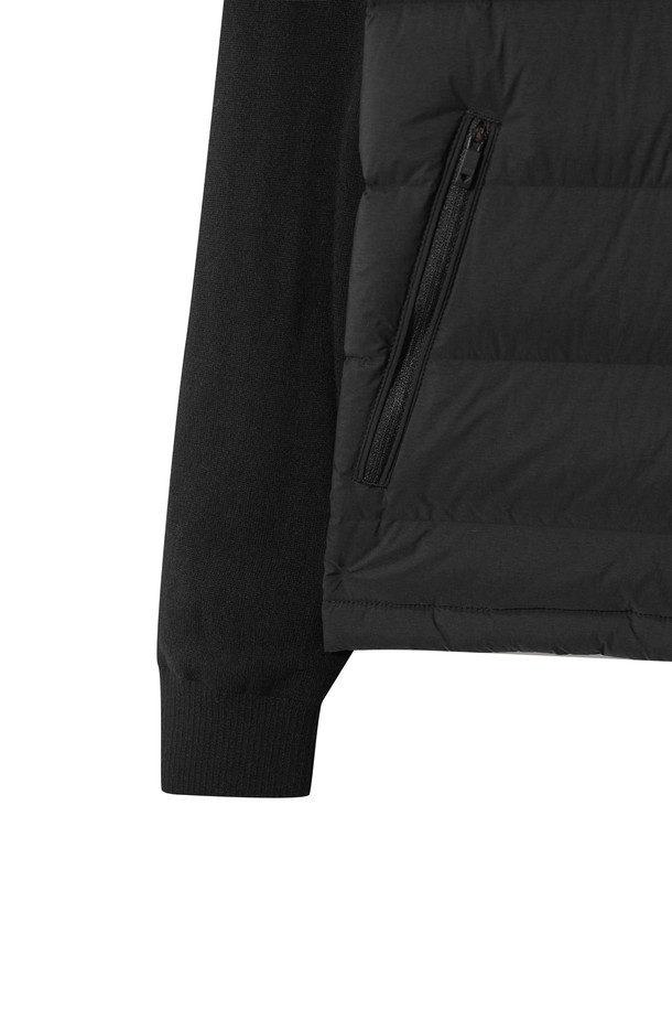 남성용 니트 하이브리드 다운 풀 집 재킷 (니블릭)은 겨울철 골프 및 일상생활에서 활용하기 좋은 아우터입니다. 블랙 색상의 레귤러 핏으로, 스포티하면서도 미니멀한 스타일을 연출합니다. 니트와 구스다운 소재를 사용하여 부드러운 촉감과 뛰어난 보온성을 제공하며, 긴 소매와 집업 스타일로 간편하게 착용할 수 있습니다. 무지 또는 스트라이프 패턴으로 디자인되어 다양한 스타일에 매치하기 용이하며, 경량 하이브리드 자켓으로 활동성을 높였습니다.
