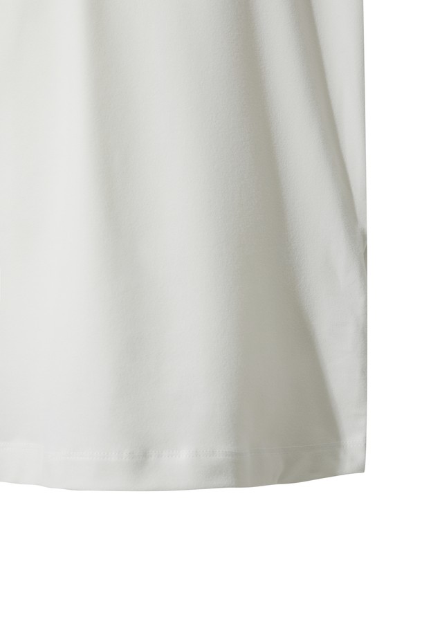 남성용 WAACKY (와키) 플리스 하이넥 풀오버는 겨울철 골프 및 일상 활동에 적합한 스포티하고 베이직한 스타일의 상의입니다. 부드러운 촉감의 두꺼운 플리스 소재에 기모 안감을 더해 보온성을 높였으며, 흡습 및 속건 기능으로 쾌적함을 유지합니다. 화이트 컬러 바탕에 로고와 스트라이프 패턴이 특징이며, 레귤러 핏의 긴소매 디자인으로 활동성을 보장합니다. 양면 착용이 가능하여 실용성을 더했으며, 하이넥 디자인으로 목을 따뜻하게 감싸줍니다.
