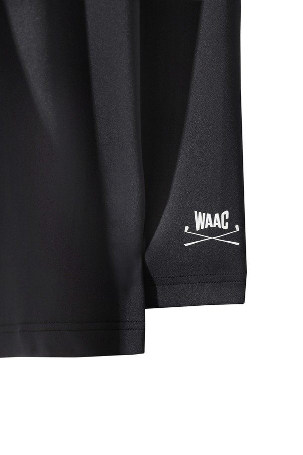 [JONES] 남성 로고 베이스 레이어는 골프룩에 어울리는 스포티한 스타일의 의류입니다. 부드러운 촉감의 폴리에스터와 스판덱스 혼방 소재로 제작되어 신축성이 뛰어나 편안한 착용감을 제공합니다. 블랙 컬러의 슬림핏 하프넥 긴소매 디자인으로, 로고 패턴이 돋보입니다. 사계절용으로, 단독 또는 이너웨어로 활용 가능하며, JONES 브랜드와의 콜라보레이션 제품입니다. 중간 두께감으로 다양한 기온 변화에 대응할 수 있습니다.
