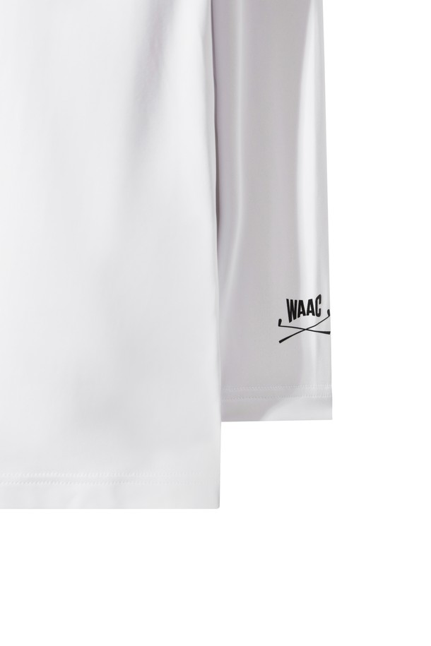 [JONES] 맨 로고 베이스 레이어는 골프 및 피트니스 활동에 적합한 남성용 슬림핏 베이스레이어입니다. 폴리에스터와 스판덱스 혼방 소재로 제작되어 부드러운 촉감과 신축성을 제공하며, 사계절 내내 착용 가능합니다. 화이트 컬러에 스포티한 로고 패턴이 돋보이며, 라운드넥과 긴소매 디자인으로 편안함을 더했습니다. JONES 콜라보레이션 제품으로, 이너웨어로도 활용할 수 있어 실용적입니다. 스포티하고 미니멀한 스타일을 연출하기 좋습니다.
