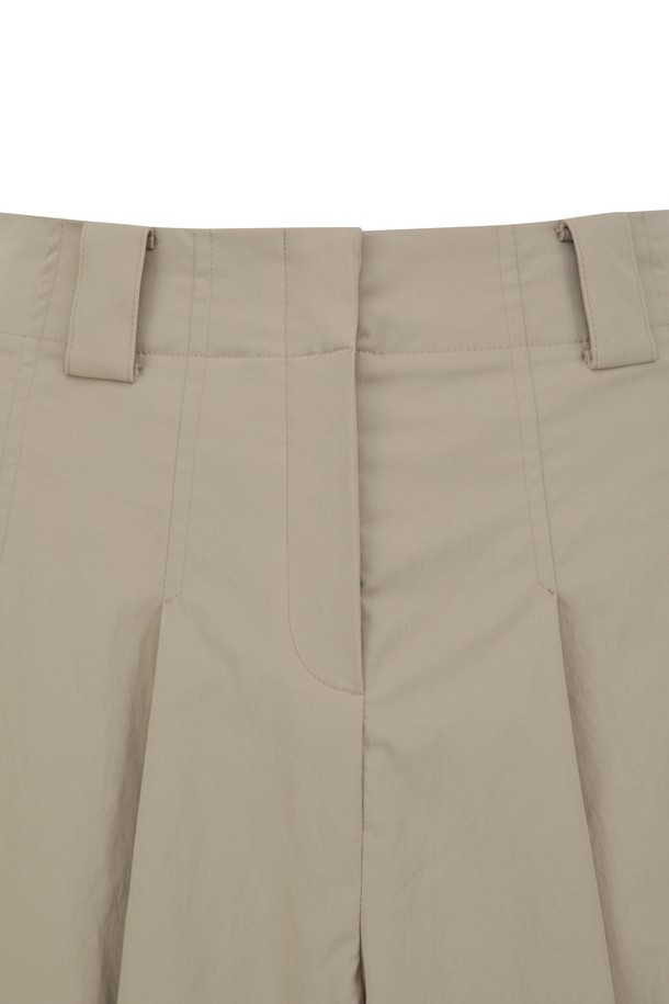 WAAC - 하프팬츠 - Women Bermuda Pleats Pants