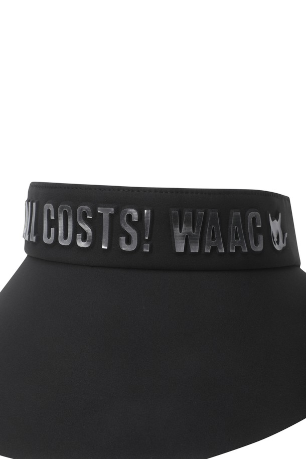 블랙 컬러의 여성 슬로건 바이저입니다. 와이드 챙과 레터링 패턴으로 스포티하면서도 미니멀한 골프룩을 연출합니다. 후면 스트랩으로 사이즈 조절이 가능하며, 땀 흡수를 돕는 이면 땀받이 디테일이 있어 쾌적하게 착용할 수 있습니다. 봄, 여름 시즌 라운딩 시 햇빛을 가려주고 스타일리시함까지 더해줍니다. 골프 활동에 최적화된 디자인으로 편안함과 기능성을 모두 갖췄습니다.
