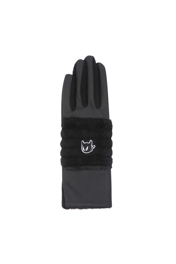 여성용 합성 가죽 골프 장갑(1쌍)입니다. 클래식하고 미니멀한 골프룩에 어울리는 블랙 색상의 제품으로, 겨울철 라운딩에 적합합니다. 보온성을 높여주는 손목 안감 퍼 소재와 사이즈 조절 기능이 있으며, 옆면 슬릿 디자인으로 편안한 착용감을 제공합니다. 합성가죽과 인조가죽 소재로 제작되었으며, 왼손과 오른손 모두 사용할 수 있는 세트 구성입니다. 무지 디자인에 퍼 장식이 더해져 여성스러운 포인트를 더했습니다.
