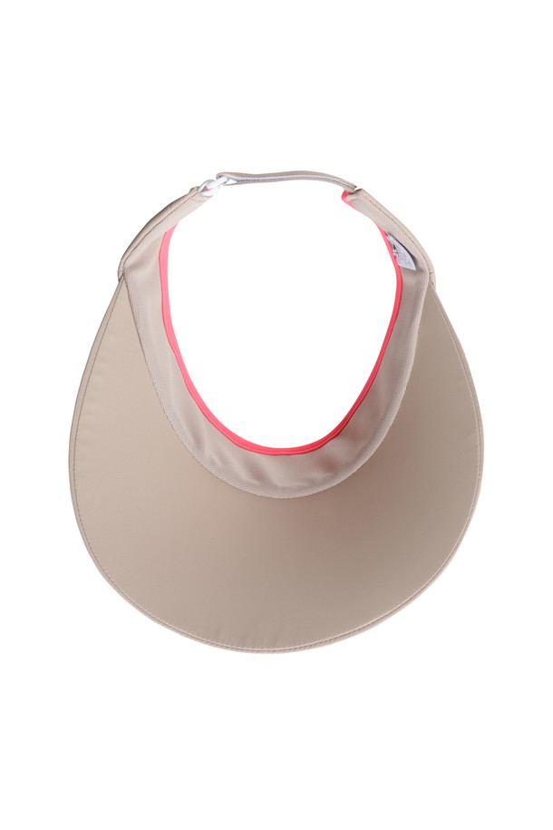 우먼 플라워 와이드 바이저는 여성 골프, 일상룩, 휴가룩, 여행룩에 잘 어울리는 썬바이저입니다. 베이지와 핑크 두 가지 색상으로 출시되었으며, 봄, 여름 시즌에 착용하기 좋습니다. 메쉬 소재로 제작되어 통기성이 뛰어나고, 와이어, 벨크로 디자인으로 시원하고 편안한 착용감을 선사합니다. 자수 패턴의 플라워 장식이 돋보이며, 자외선 차단 기능과 사이즈 조절 기능으로 실용성을 더했습니다. 휴대성이 뛰어나 언제 어디서든 간편하게 사용할 수 있습니다.
