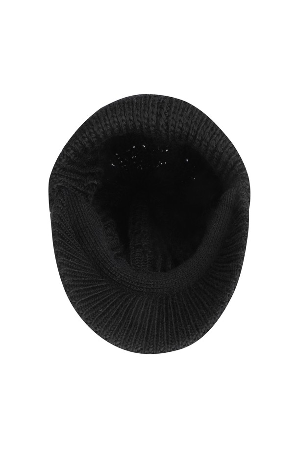 여성 폼폼 니트 햇은 골프룩에 어울리는 여성용 니트햇입니다. 부드러운 촉감의 니트 소재로 제작되었으며, 스티치 패턴과 폼폼 디자인이 특징입니다. 캐주얼, 클래식, 미니멀 스타일을 소화하며, 가볍게 착용할 수 있어 편안함을 제공합니다. 골프 라운딩 시 세련된 스타일을 연출해보세요.
