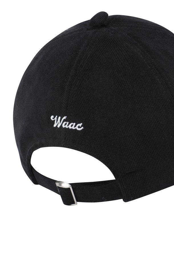 세련된 여성 코듀로이 이어 워머 캡입니다. 겨울철 라운딩을 위한 필수템으로, 부드러운 코듀로이와 니트 소재로 제작되어 뛰어난 보온성을 제공합니다. 무지 디자인으로 클래식, 캐주얼, 미니멀 스타일 모두 소화 가능하며, 턱끈이 있어 활동적인 착용에도 안정감을 더합니다. 두꺼운 두께감으로 추운 날씨에도 따뜻하게 골프를 즐길 수 있습니다.
