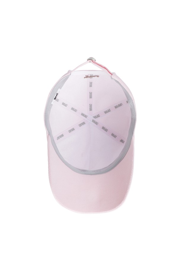 따뜻함과 스타일을 모두 갖춘 여성 코듀로이 이어 워머 캡입니다. 겨울철 골프룩을 위한 클래식, 미니멀, 캐주얼 스타일의 모자로, 부드러운 촉감의 코듀로이와 니트 소재를 사용하여 편안한 착용감을 선사합니다. 두꺼운 두께감으로 보온성을 높였으며, 턱끈 디테일이 있어 안정적인 핏을 제공합니다. 무지 디자인으로 어떤 스타일에도 잘 어울리며, 추운 날씨에도 따뜻하고 세련된 골프룩을 연출할 수 있습니다.
