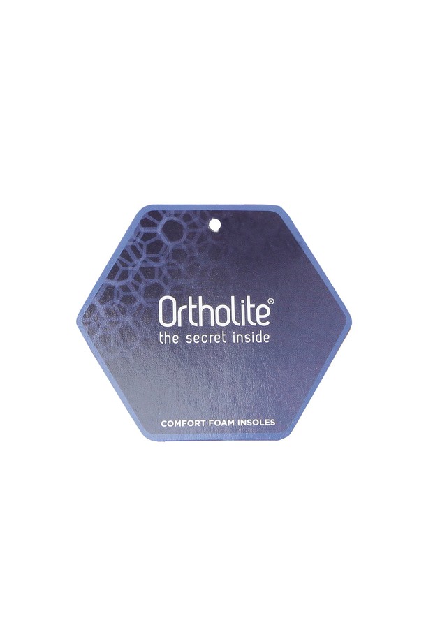 블랙 버터 스터드 여성 골프화는 라운드 앞코에 4cm 굽 높이의 플랫 디자인으로, 미니멀하고 클래식한 스타일을 연출합니다. 사계절 모두 착용 가능하며, 합성가죽 소재에 무지 패턴으로 깔끔함을 더했습니다. 끈으로 여미는 스타일이며, 스터드 디자인이 돋보입니다. 쿠셔닝 기능과 키높이 효과로 편안함과 스타일을 동시에 만족시키는 골프룩을 완성해보세요.
