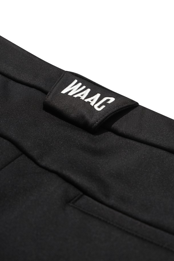 [Exclusive] 남성 에센셜 본디드 팬츠는 골프와 일상, 두 가지 시간과 장소와 상황에 모두 어울리는 활용도 높은 슬림핏 팬츠입니다. 가을, 겨울 시즌에 적합한 두꺼운 두께감의 기모 안감으로 제작되어 부드러운 촉감과 뛰어난 보온성을 제공합니다. 베이직하고 스포티한 스타일을 넘나들며, 무지 디자인으로 어떤 상의에도 매치하기 용이합니다. 후크·지퍼 클로징, 양옆 및 힙 포켓 디테일로 편의성을 더했으며, 데일리룩으로도 손색없는 완벽한 핏을 선사합니다.