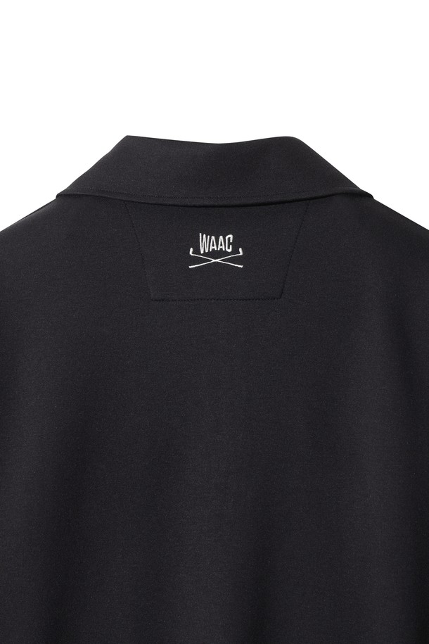 [JONES] 여성 하프 집업 스웨트셔츠는 골프 및 일상에서 모두 활용 가능한 스포티하고 캐주얼한 스타일의 상의입니다. 부드러운 레이온 소재와 세미 오버핏으로 편안한 착용감을 선사하며, 봄, 가을에 적합합니다. 하프넥 디자인과 긴소매, 블랙 컬러로 어떤 스타일에도 잘 어울립니다. JONES 콜라보레이션으로 제작되었으며, 신축성이 있어 활동성을 높여줍니다. 집업 여밈 방식으로 간편하게 입고 벗을 수 있습니다.
