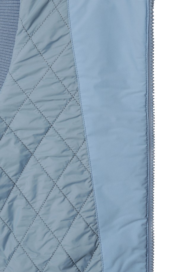 여성 플리스 베스트는 부드러운 부클 소재와 두꺼운 두께감으로 가을, 겨울철 따뜻함을 선사합니다. 집업 스타일의 레귤러핏으로 활동성을 높였으며, 스포티하거나 캐주얼한 골프룩 연출에 적합합니다. 민소매 디자인과 블루 컬러가 세련된 포인트를 더하며, 리브 마감 처리와 충전재로 보온성을 극대화했습니다. 무지 스타일로 어떤 스타일에도 쉽게 매치할 수 있어 활용도가 높습니다. 편안한 착용감과 뛰어난 보온성으로 일상에서도 즐겨 입을 수 있습니다.
