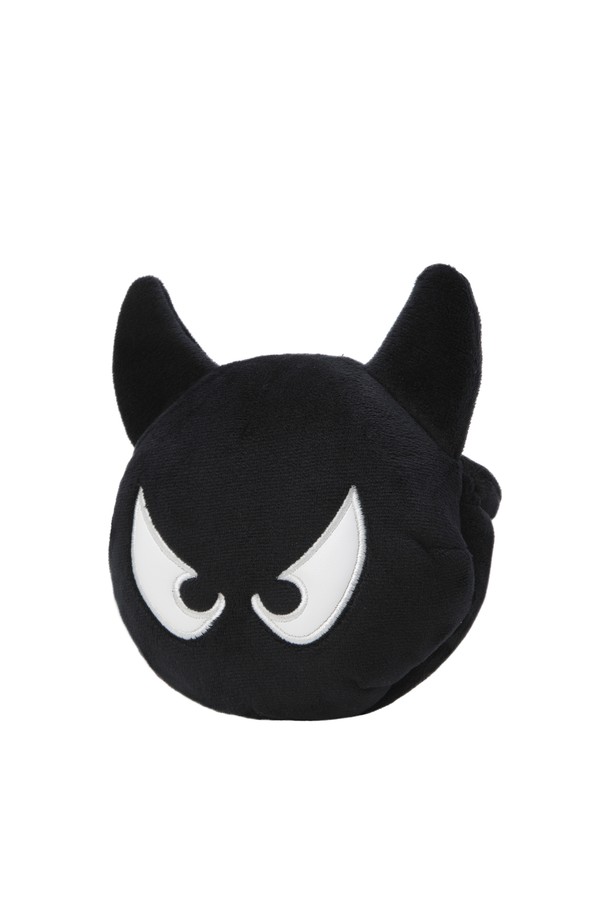 와키 퍼터 커버는 스크래치 방지 기능으로 퍼터를 안전하게 보호해줍니다. 부드러운 극세사 소재로 제작되어 퍼터 표면 손상을 최소화합니다. 블랙 컬러에 와키 페이스 디자인이 적용되어 개성 넘치는 스타일을 연출합니다. 마그네틱형 잠금 방식으로 편리하게 사용할 수 있으며, 골프 용품으로 실용적인 아이템입니다. 공용으로 사용할 수 있는 디자인으로, 골프를 즐기는 모든 분들께 추천합니다.
