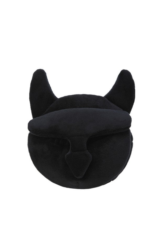 와키 퍼터 커버는 스크래치 방지 기능으로 퍼터를 안전하게 보호해줍니다. 부드러운 극세사 소재로 제작되어 퍼터 표면 손상을 최소화합니다. 블랙 컬러에 와키 페이스 디자인이 적용되어 개성 넘치는 스타일을 연출합니다. 마그네틱형 잠금 방식으로 편리하게 사용할 수 있으며, 골프 용품으로 실용적인 아이템입니다. 공용으로 사용할 수 있는 디자인으로, 골프를 즐기는 모든 분들께 추천합니다.
