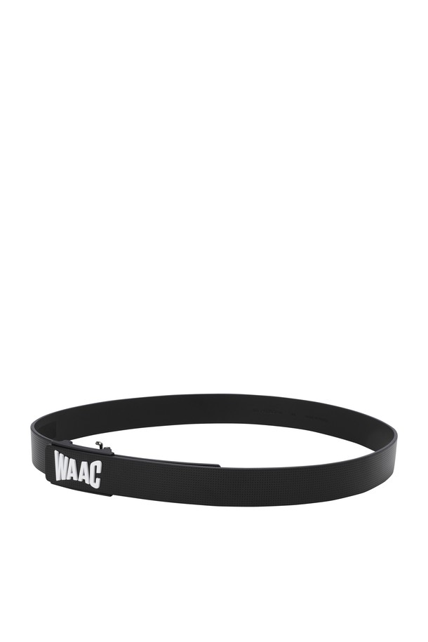 남성 펀칭 벨트는 소가죽 소재의 자동 벨트로, 골프룩과 일상복에 모두 잘 어울립니다. 클래식, 미니멀, 캐주얼 스타일을 아우르며 로고 패턴과 펀칭 디자인 장식이 특징입니다. 허리 사이즈 조절이 용이하여 편안한 착용감을 선사합니다. 세련된 디자인으로 어떤 옷차림에도 포인트를 더할 수 있습니다.
