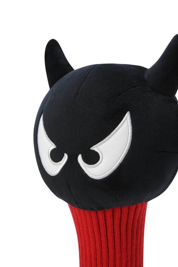 WAACKY(와키) 우드 커버는 골프 용품으로, 공용으로 사용 가능합니다. 캐릭터와 스트라이프 패턴이 적용되어 개성 넘치는 디자인을 자랑합니다. 신축성 있는 소재로 제작되어 우드에 안정적으로 장착되며, 립 조직 입구로 클럽을 안전하게 보호합니다. 배색 컬러 포인트로 디자인에 포인트를 더했습니다. 골프를 즐기는 모든 분에게 적합한 아이템입니다.
