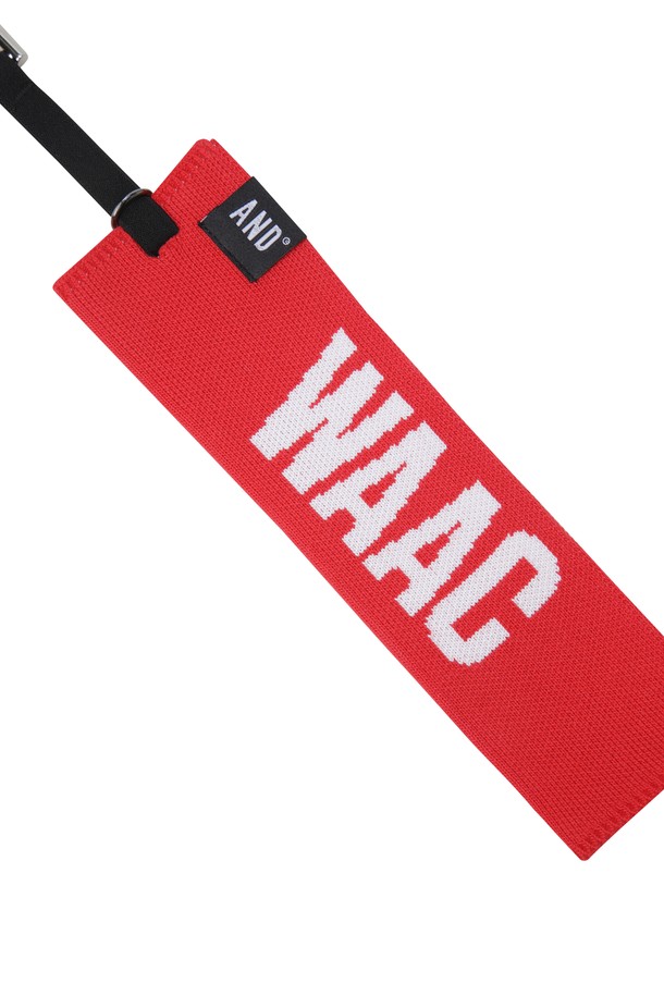 WAAC X AND GOLF 플리츠 볼 타월은 골프 용도로 제작된 볼 타월입니다. 플리츠(pleats) 패턴 디자인이 특징이며, WAAC(왁) 시그니처 디자인을 담았습니다. 고무 밴드로 간편하게 고정하여 사용할 수 있으며, 가로 20cm, 세로 6cm의 사이즈입니다. 골프 라운딩 시 볼을 깨끗하게 유지하는 데 도움을 줍니다.
