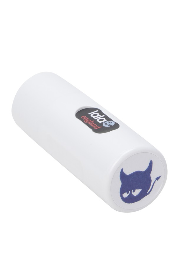 WAACKY(와키) 볼 스탬프는 골프 공에 마킹을 위한 플라스틱 소재의 제품입니다. 400회 이상 사용이 가능하며, 5초 만에 건조되어 사용 편의성을 높였습니다. 휴대용 사이즈로 제작되어 언제 어디서든 간편하게 사용할 수 있습니다. 화이트와 블랙 두 가지 색상으로 제공됩니다. 골프를 즐기는 모든 분들에게 유용한 아이템입니다.
