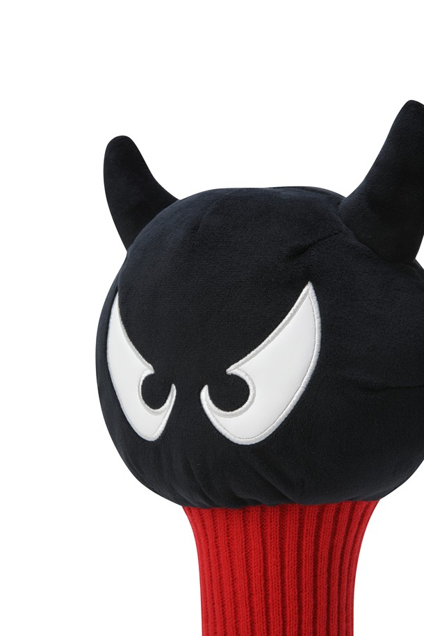 WAACKY(와키) 드라이버 커버는 골프 용품으로, 공용으로 사용할 수 있는 제품입니다. 귀여운 캐릭터 디자인이 특징이며, 신축성이 뛰어난 소재로 제작되어 드라이버 헤드를 안전하게 보호합니다. 골프 클럽에 개성을 더하고 싶거나, 소중한 드라이버를 스크래치로부터 보호하고 싶다면 이 제품을 선택해 보세요.
