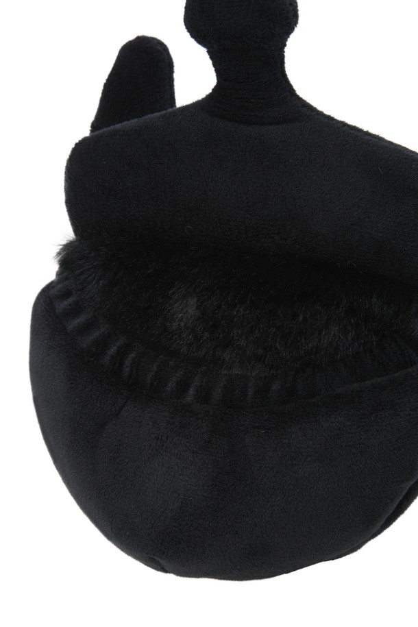 와키 퍼터 커버는 스크래치 방지 기능으로 퍼터를 안전하게 보호해줍니다. 부드러운 극세사 소재로 제작되어 퍼터 표면 손상을 최소화합니다. 블랙 컬러에 와키 페이스 디자인이 적용되어 개성 넘치는 스타일을 연출합니다. 마그네틱형 잠금 방식으로 편리하게 사용할 수 있으며, 골프 용품으로 실용적인 아이템입니다. 공용으로 사용할 수 있는 디자인으로, 골프를 즐기는 모든 분들께 추천합니다.
