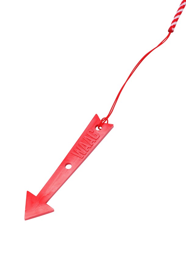 WAACKY (와키) 티 홀더는 골프 용품으로, 플라스틱 소재의 레드 컬러 제품입니다. 분실 방지 기능과 휴대성을 갖춰 골프 라운딩 시 편리하게 사용할 수 있습니다. 와키 장식이 디자인된 이 티 홀더는 총 길이 25cm입니다. 티를 안전하게 보관하고, 개성 있는 스타일을 더하고 싶은 골퍼에게 적합합니다.
