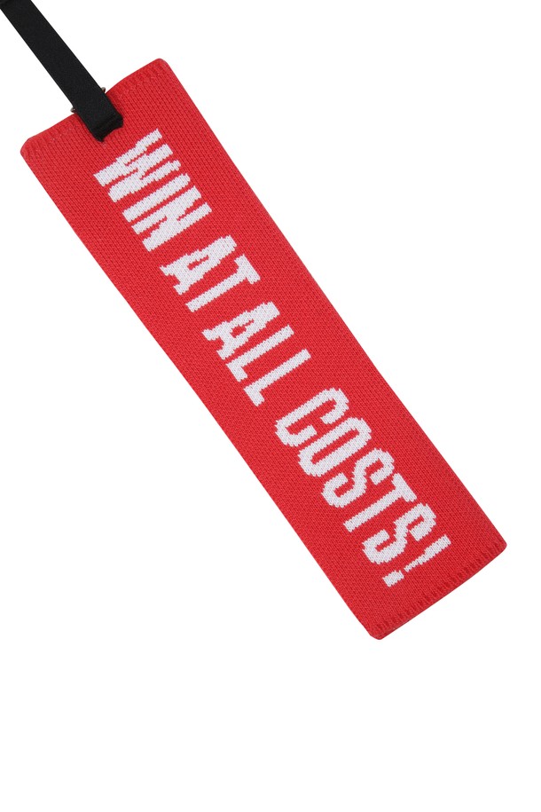 WAAC X AND GOLF 플리츠 볼 타월은 골프 용도로 제작된 볼 타월입니다. 플리츠(pleats) 패턴 디자인이 특징이며, WAAC(왁) 시그니처 디자인을 담았습니다. 고무 밴드로 간편하게 고정하여 사용할 수 있으며, 가로 20cm, 세로 6cm의 사이즈입니다. 골프 라운딩 시 볼을 깨끗하게 유지하는 데 도움을 줍니다.
