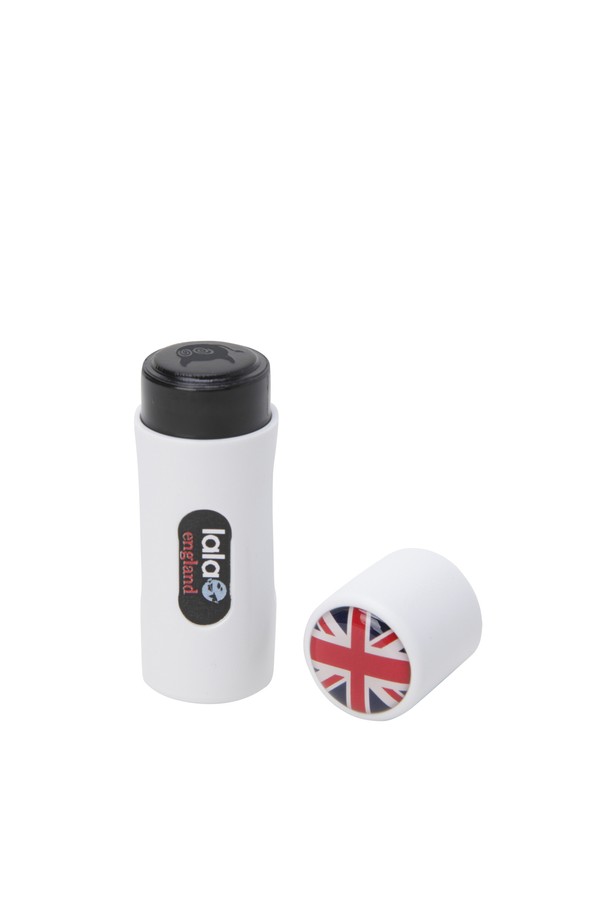 WAACKY(와키) Ball Stamp는 골프 공에 마킹할 수 있는 플라스틱 소재의 도구입니다. 흰색 컬러로 제작되었으며, 휴대성이 뛰어나 언제 어디서든 간편하게 사용할 수 있습니다. 5초 이내의 빠른 건조 속도를 자랑하며, 400회 이상 사용 가능한 실용적인 제품입니다. 골프 라운딩 시 자신의 공을 식별하고 개성을 표현하는 데 유용합니다. 컴팩트한 사이즈로 휴대성이 뛰어나 골프 가방에 넣어 다니기 좋습니다.
