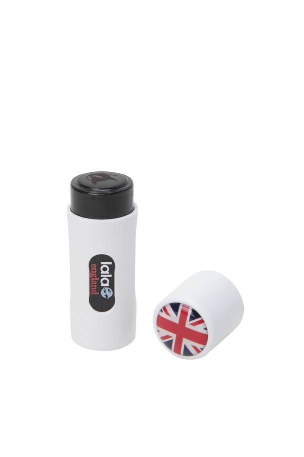 WAACKY (와키) 볼 스탬프는 골프 공에 마킹할 수 있는 휴대용 스탬프입니다. 플라스틱 소재로 제작되었으며, 화이트와 레드의 두 가지 색상으로 제공됩니다. 휴대가 간편하며, 400회 이상 사용이 가능합니다. 5초 만에 건조되어 라운딩 중에도 편리하게 사용할 수 있으며, 충전 없이 바로 사용 가능합니다. 골프 실력 향상을 위한 나만의 마킹 도구로 활용해 보세요.
