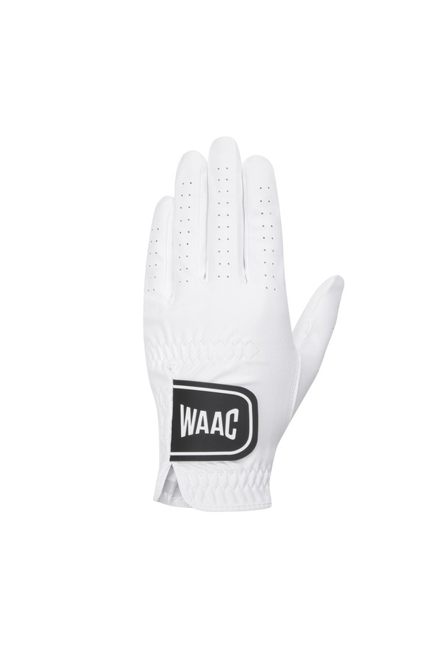 남성 골프를 위한 WAACKY (와키) 합성가죽 골프 장갑 3팩입니다. 부드러운 합성가죽 소재로 제작되어 편안한 촉감을 제공하며, 뛰어난 그립감을 선사하여 골프 시 안정적인 스윙을 돕습니다. 통기 기능으로 쾌적함을 유지하며, 벨크로 타입으로 사이즈 조절이 용이합니다. E-BAND (E-밴드) 디자인으로 활동성을 높였으며, 스포티하고 캐주얼한 골프룩에 잘 어울립니다. 로고 디자인으로 포인트를 더했습니다.
