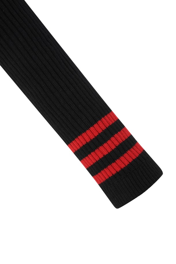 WAACKY (와키) 드라이버 커버는 골프 용품으로, 공용으로 사용 가능한 제품입니다. 립 소재를 사용하여 제작되었으며, 신축성이 뛰어납니다. 배색 디자인과 귀여운 캐릭터 패턴이 특징으로, 드라이버를 더욱 돋보이게 합니다. 골프 라운딩 시 개성 있는 스타일을 연출할 수 있습니다.
