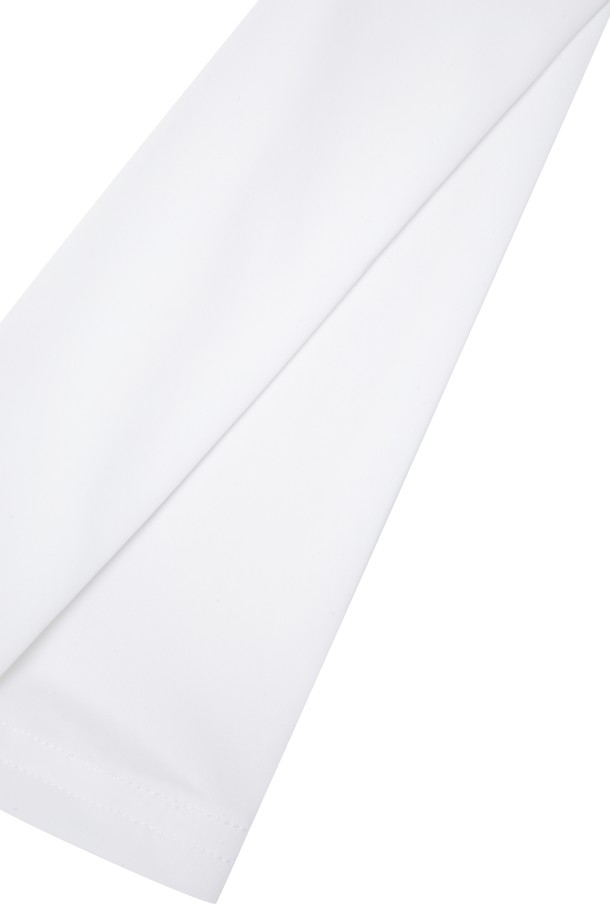 UNI UV 팔토시(CO)는 남녀 공용으로, 러닝, 피트니스, 등산 등 다양한 활동에 적합한 팔토시입니다. 냉감 소재를 사용하여 쾌적한 착용감을 제공하며, 자외선(UV)을 차단하여 피부를 보호해 줍니다. 스포티, 캐주얼, 고프코어 스타일을 연출하기 좋으며, 로고 패턴으로 포인트를 더했습니다. 휴대와 보관이 용이하도록 지퍼백이 함께 제공됩니다.
