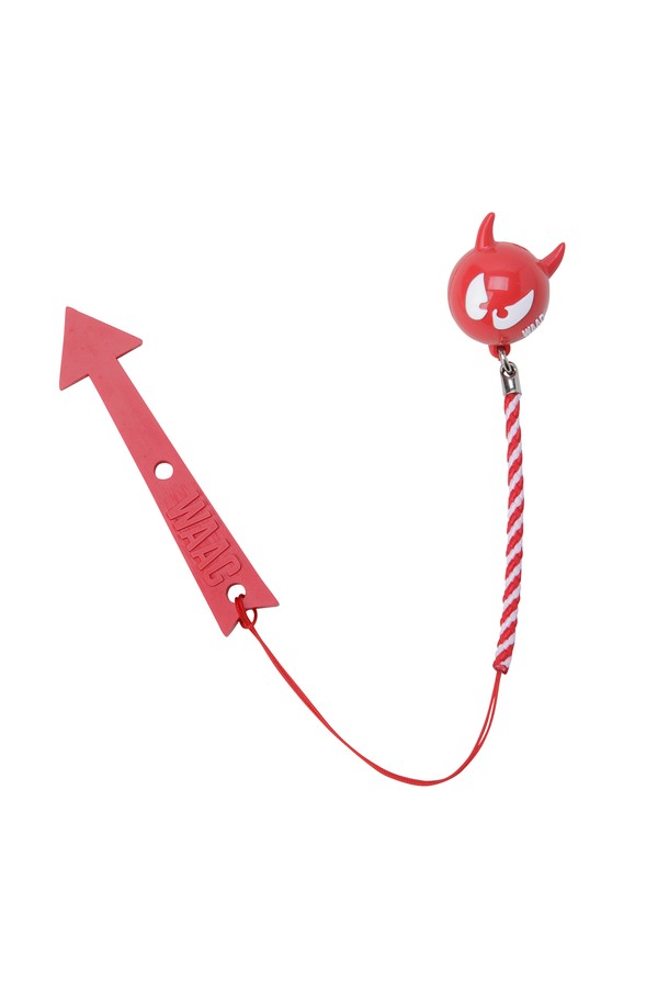 WAACKY (와키) 티 홀더는 골프 용품으로, 플라스틱 소재의 레드 컬러 제품입니다. 분실 방지 기능과 휴대성을 갖춰 골프 라운딩 시 편리하게 사용할 수 있습니다. 와키 장식이 디자인된 이 티 홀더는 총 길이 25cm입니다. 티를 안전하게 보관하고, 개성 있는 스타일을 더하고 싶은 골퍼에게 적합합니다.
