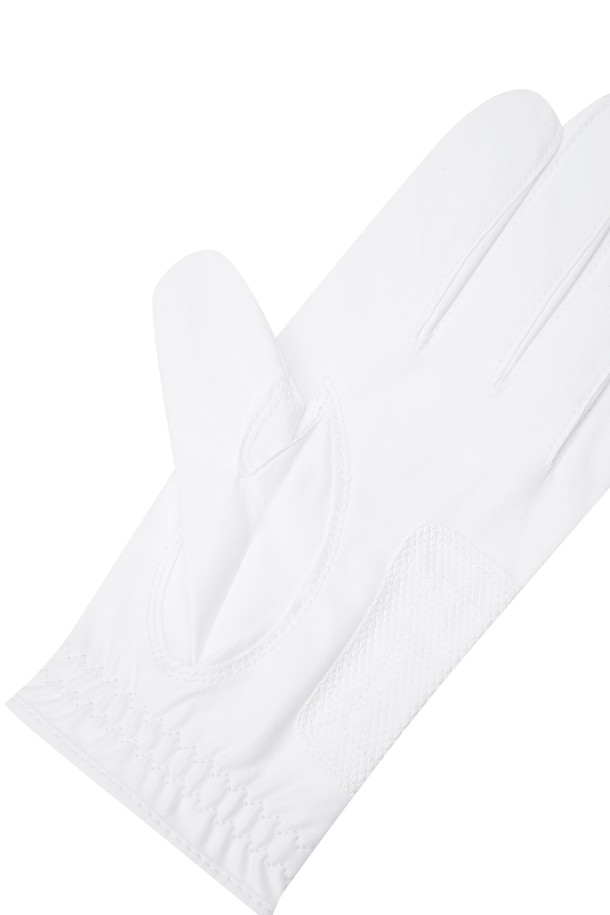 남성 골프를 위한 WAACKY (와키) 합성가죽 골프 장갑 3팩입니다. 부드러운 합성가죽 소재로 제작되어 편안한 촉감을 제공하며, 뛰어난 그립감을 선사하여 골프 시 안정적인 스윙을 돕습니다. 통기 기능으로 쾌적함을 유지하며, 벨크로 타입으로 사이즈 조절이 용이합니다. E-BAND (E-밴드) 디자인으로 활동성을 높였으며, 스포티하고 캐주얼한 골프룩에 잘 어울립니다. 로고 디자인으로 포인트를 더했습니다.
