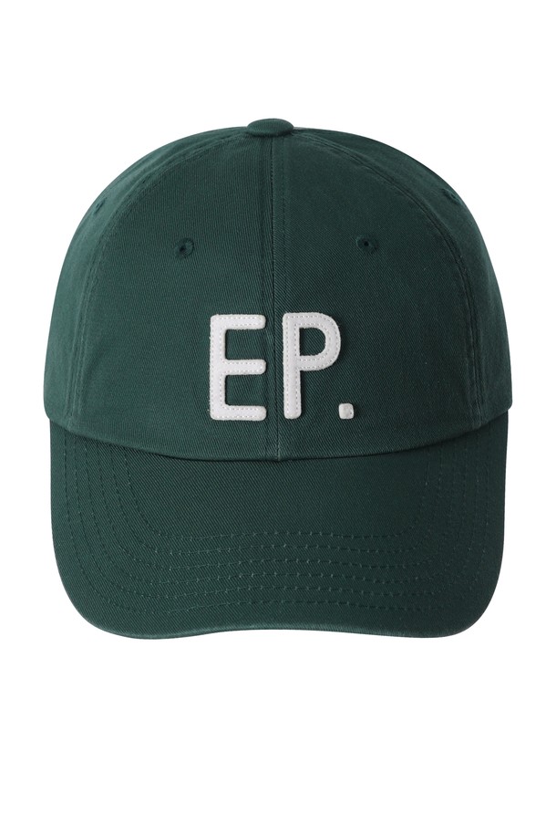 EP 아플리케 워시드 소프트 캡 그린은 부드러운 면 소재로 제작되어 편안한 착용감을 선사합니다. 둥근 형태에 깊은 모자 깊이로 디자인되었으며, 가먼트 워싱 처리로 빈티지한 텍스처를 더했습니다. 전면에 EP 로고 아플리케 자수 장식이 포인트로 더해져 캐주얼, 미니멀, 클래식 스타일을 연출하기 좋습니다. 사이즈 조절 기능이 있어 누구나 편안하게 착용할 수 있으며, 산책룩, 여행룩 등 다양한 TPO에 활용 가능합니다. 평챙 디자인으로 시원하고 세련된 느낌을 줍니다.

