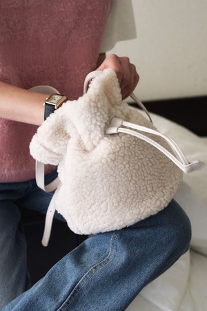 Shearing fleece bucket bag - ivory