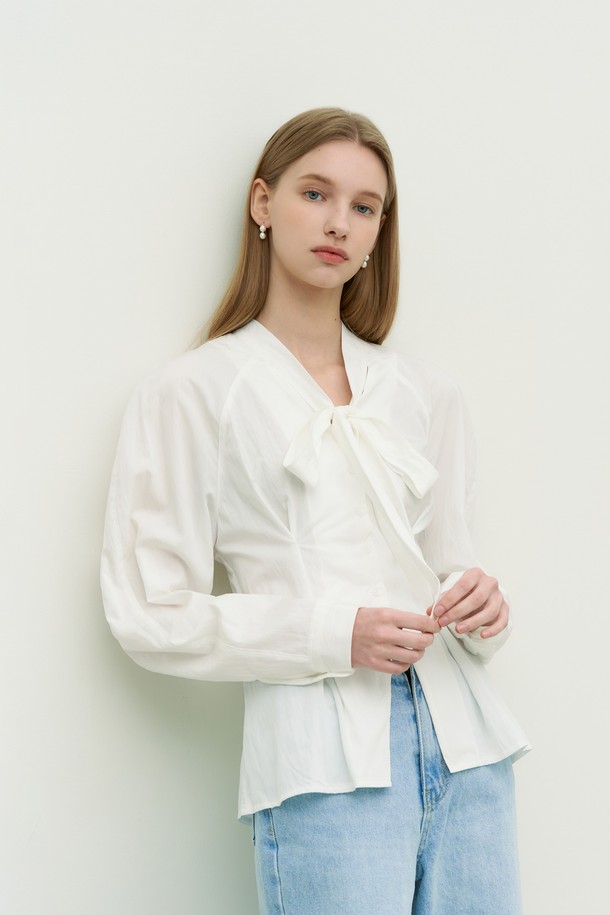 ADAUL - 블라우스 - Ribbon tie pintuck puff blouse - white