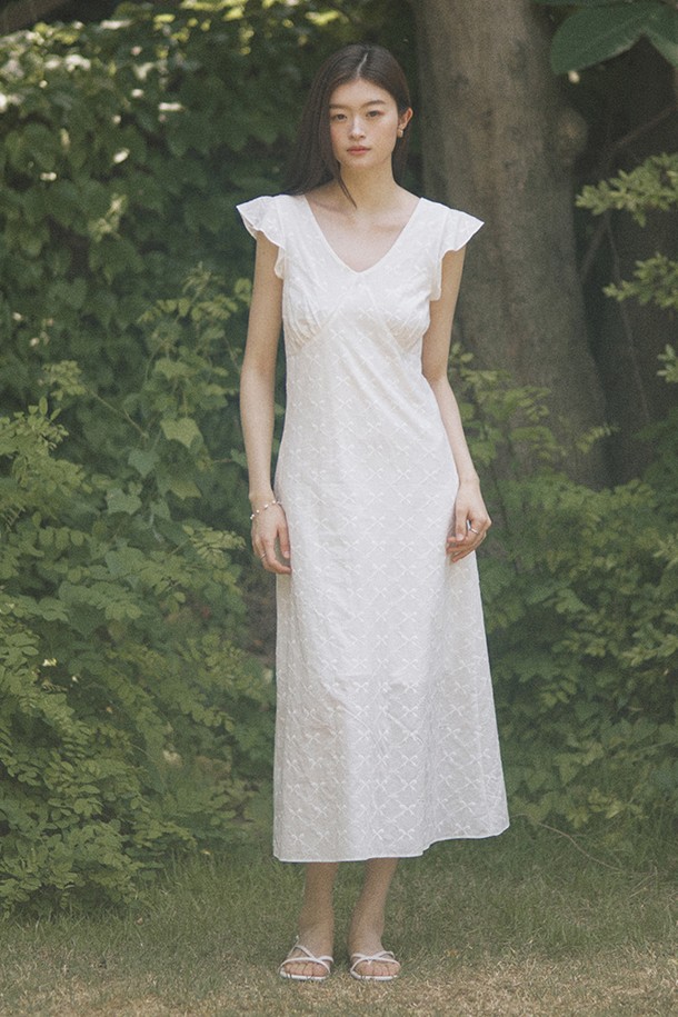 ADAUL - 민소매 원피스 - Wing ribbon jacquard frill long dress - white