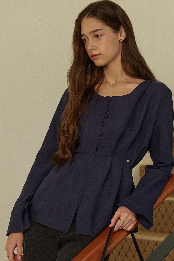 ADAUL - 블라우스 - Ruffle back ribbon blouse - navy