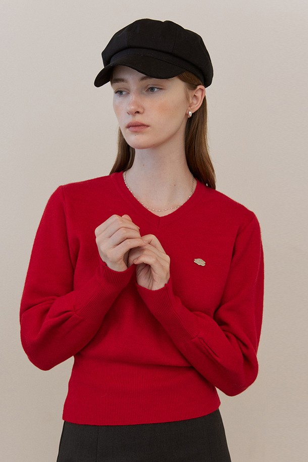 ADAUL - 스웨터 - Bell sleeve v neck classic knit - red