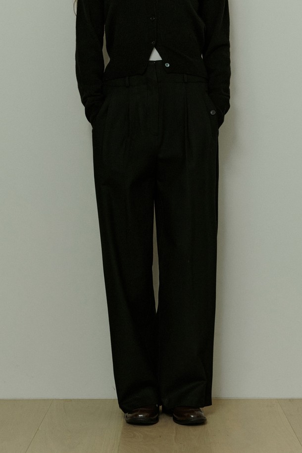 ADAUL - 롱/미디팬츠 - Sensuous martin double pintuck slacks - black