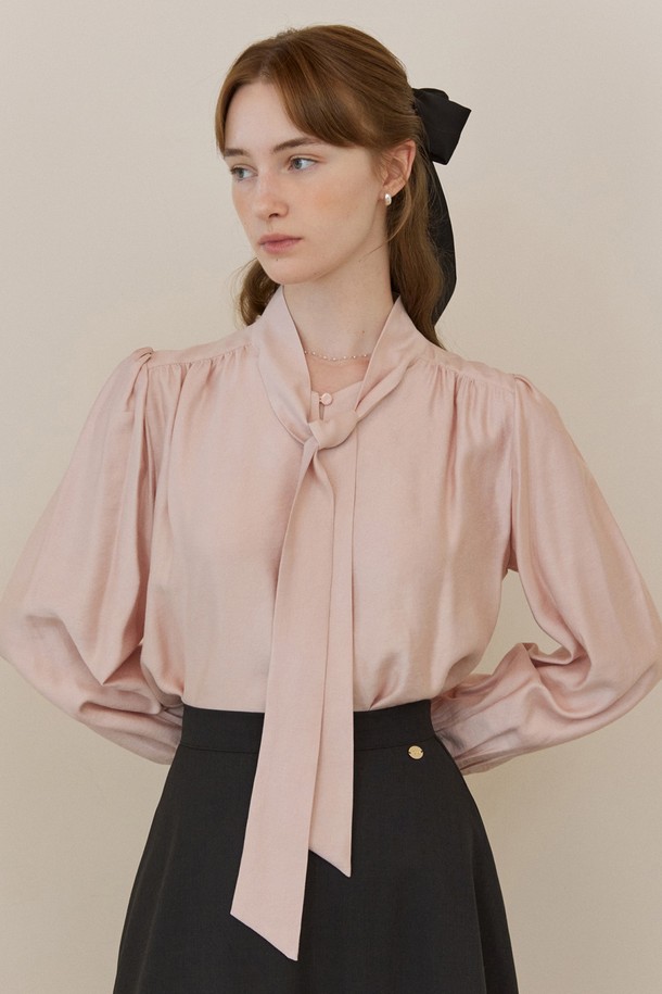 ADAUL - 블라우스 - Scarf neck shirring blouse - softpink