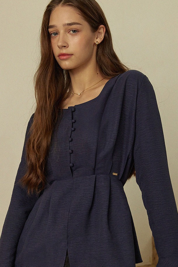 ADAUL - 블라우스 - Ruffle back ribbon blouse - navy