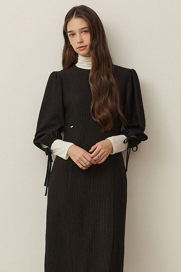 ADAUL - 긴소매 원피스 - Stripe sleeve jacquard ribbon long dress - black