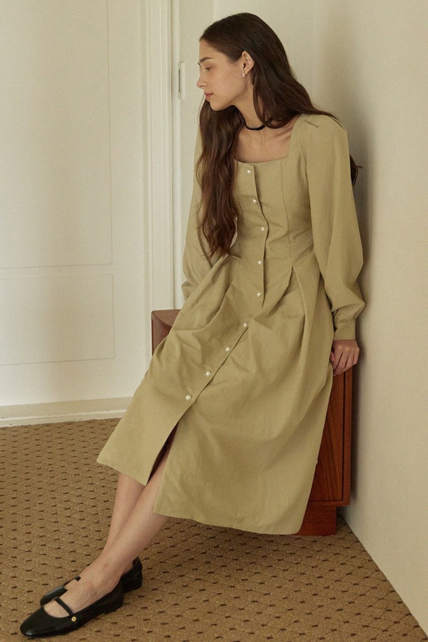 ADAUL - 긴소매 원피스 - Puff square neck deep pintuck long dress - khaki