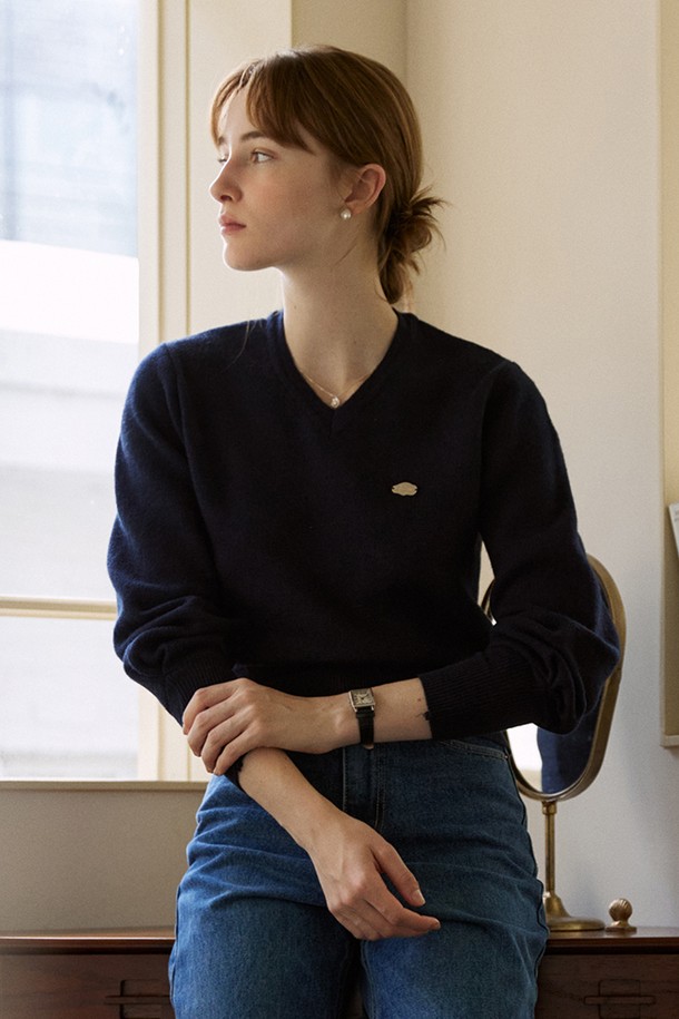 ADAUL - 스웨터 - Bell sleeve v neck classic knit - navy