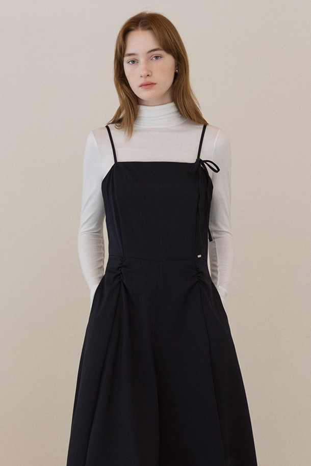 ADAUL - 민소매 원피스 - Shirring line ribbon long dress - navy