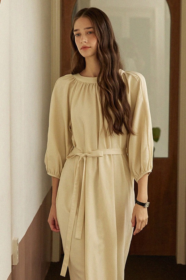 ADAUL - 긴소매 원피스 - Soft shirring two ribbon long dress - cream