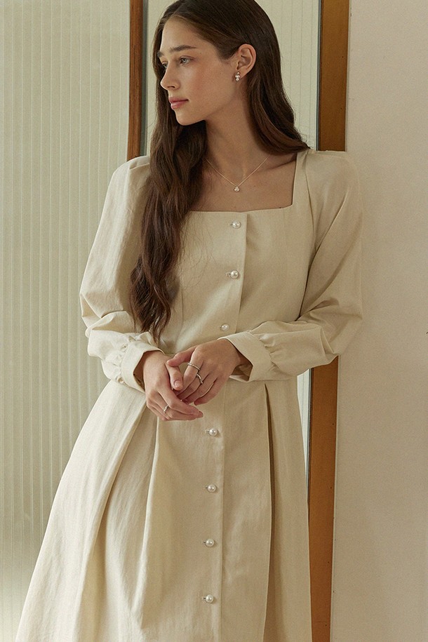 ADAUL - 긴소매 원피스 - Puff square neck deep pintuck long dress - beige