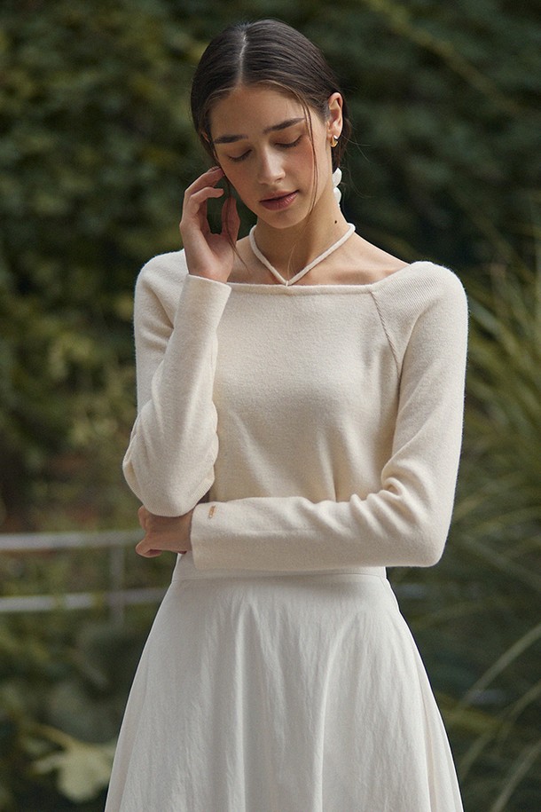 ADAUL - 스웨터 - Wide square chocker neck knit - butter