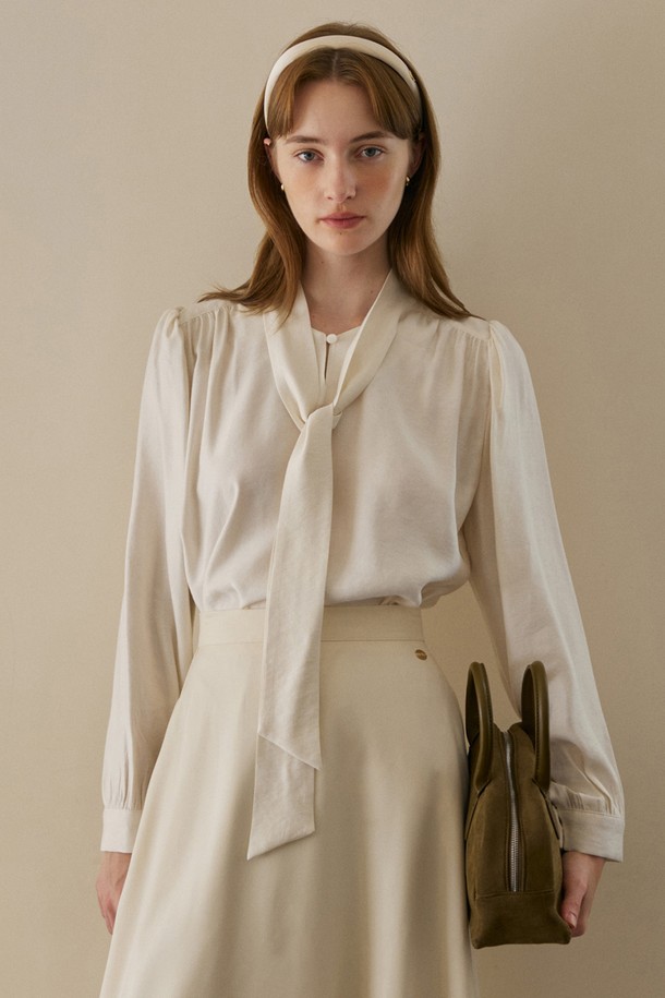 ADAUL - 블라우스 - Scarf neck shirring blouse - ivory