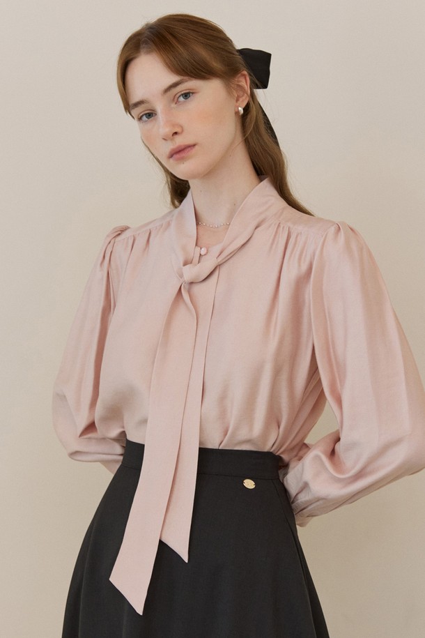 ADAUL - 블라우스 - Scarf neck shirring blouse - softpink